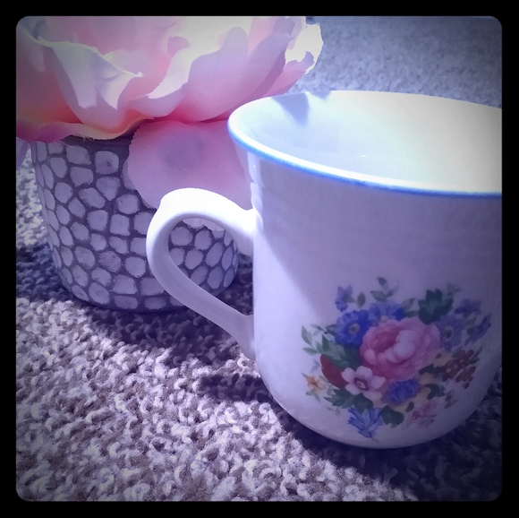 Coffee Mug with Roses - Picture 1 of 3